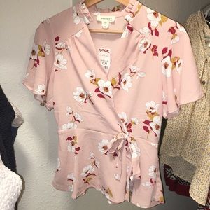 Monteau v-neck shirt, size M
